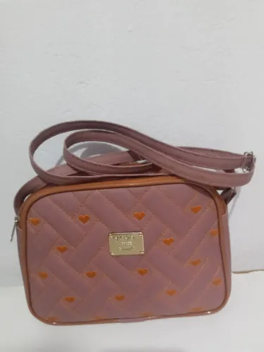 Vendo bolsa semi nova por 100 reias 