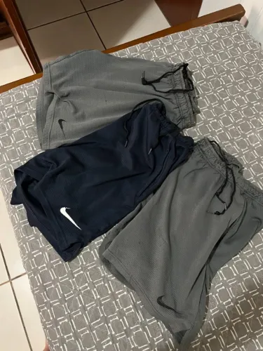 3 shorts nike originais (2 cinzas e um 1 marinho)