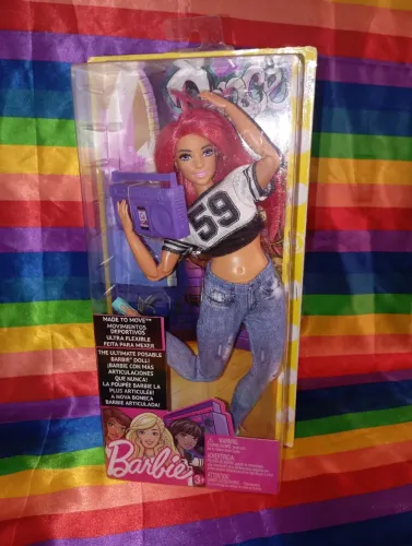 BONECA BARBIE FEITA PARA MOVIMENAR