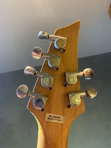 Guitarra Menphis + Suporte