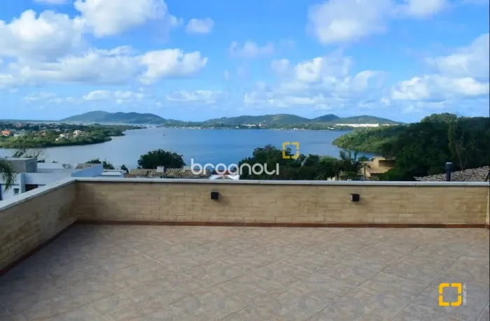 CASA A VENDA COM VISTA PARA LAGOA DA CONCEIÇÃO