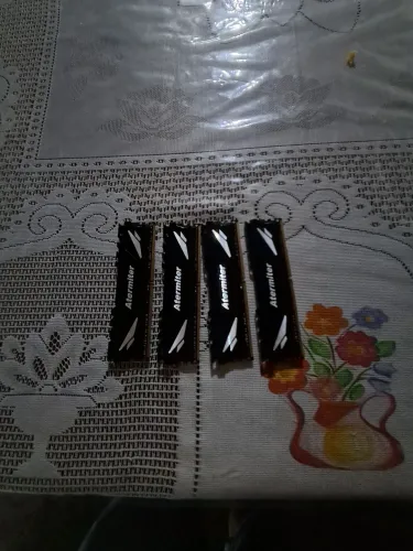 Memória atermite ddr4 2400 32 gigas pente de 8 preço 1000 reais 