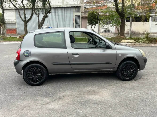 Renault Clio Authentique 1.0 8V 3P 2005