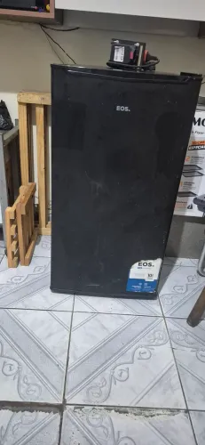 Frigobar EOS 93l 220v