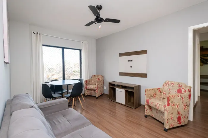 Apartamento Mobiliado de 2 Dormitórios para Aluguel no Centro de Pelotas RS, com Conforto,