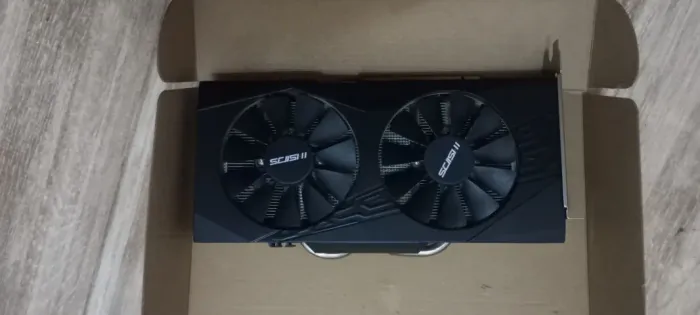 Placa de vídeo Rx 580 com defeito.