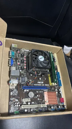  Kit Placa-Mãe ASUS + 4GB DDR2 + Processador AMD