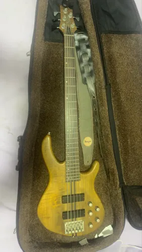 Contrabaixo corte open pore natural maple inteiriço