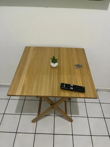 Vendo mesa de madeira 60cm x 60cm 