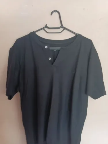 Camiseta gola padre. ORIGINAL PLANE. TAMANHO G. PRETA. PERFEITO ESTADO. CORTE CAMISA POLO.
