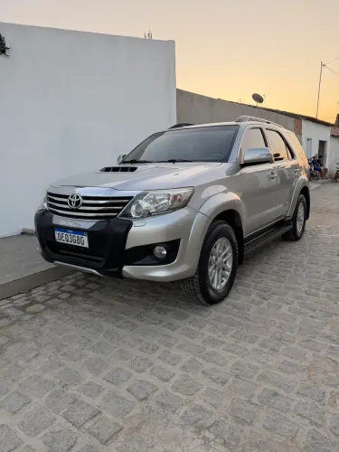 Toyota Hilux SW4 SRV D4-d 4X4 3.0 TDI Dies. AUT 2013