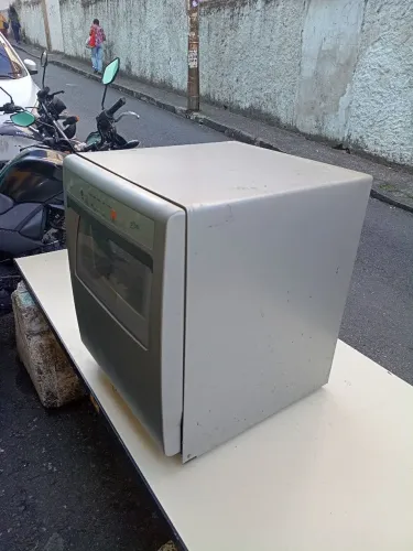 Máquina de lavar prato , usado poucas vezes ,seminovo