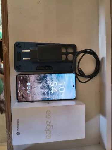 Celular Edge 60