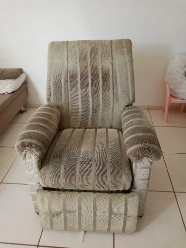 Poltrona reclinável com defeito 