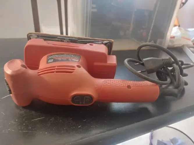 Lixadeira orbital Blak & Decker 127V