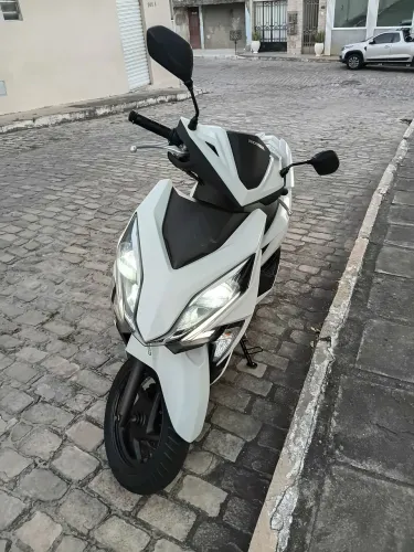 Moto elite 2019 automática, super conservada!