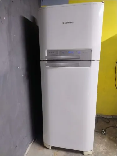 Geladeira Eletrolux Frost Free 410 litros em ótimo estado de conservação funcionando