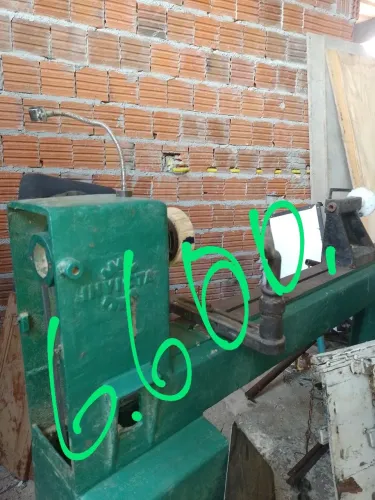 Torno para madeira Invicta industrial 
