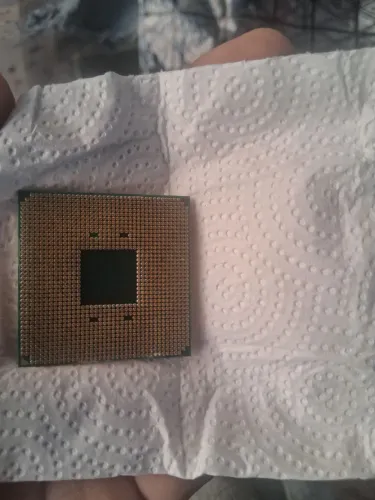Vendo processador ryzen 3 3200g em perfeito estado.