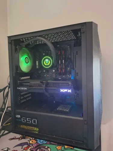 PC Gamer Ryzen7 5700x, AMD 9060XT 16GB, 32GB(4x8) de RAM, 480GB SSD 