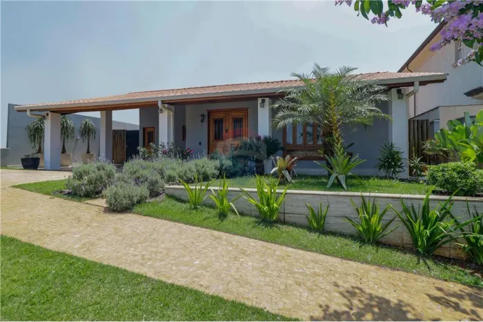 Casa de condomínio com 4 dormitórios 340 m² - Monte Alegre - Piracicaba/SP