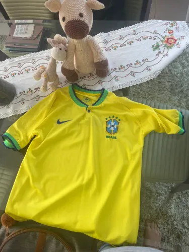 Camisa amarela da seleção brasileira escrita Pedro Cristovam.