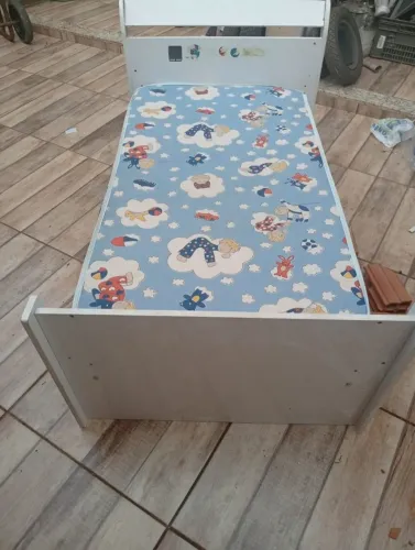 Cama de criança e colchão