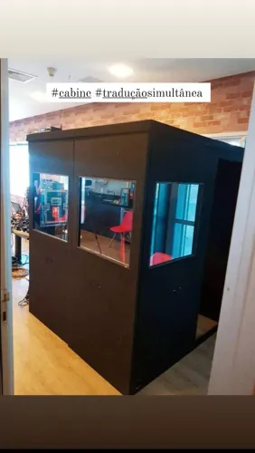 Cabine para tradução simultânea 