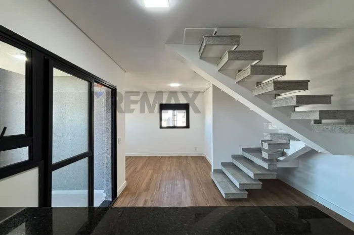 Duplex de 96m² no Campolim para Locação 3 quartos, suíte e 2 vagas de garagem R$ 5.800