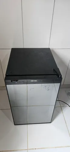 Adega da GRANDE para 24 garrafas (69 litros) climatizada Philco modelo PH24