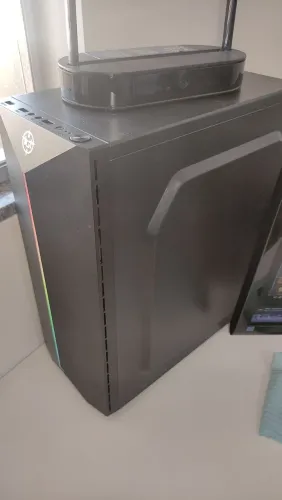 Computador Gamer conservado com caixas!