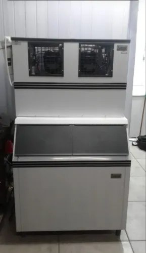 Máqina de gelo EGC 150 MA 250