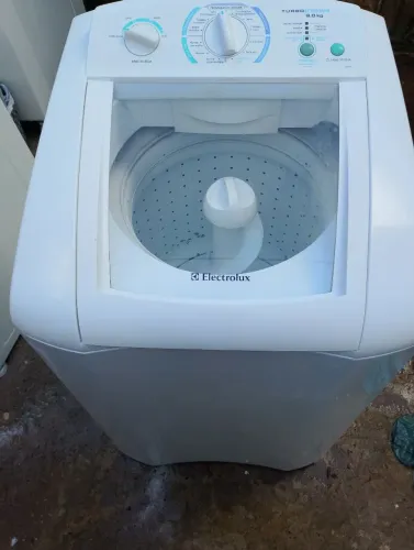 Máquina de lavar roupa Eletrolux 9 kilos 