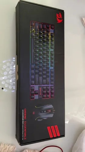 Kit Gamer Redragon: Teclado Mecânico Kumara RGB + Mouse Griffin 7200 DPI