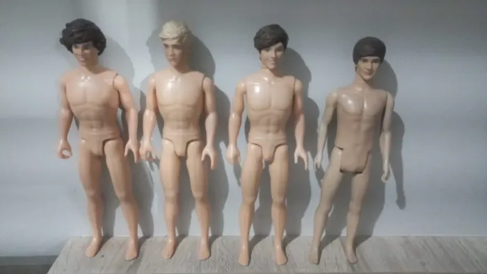 Lote 4 Bonecos Boyband: 1D Hasbro + Boyband / Jonas Disney (Sem Roupa)
