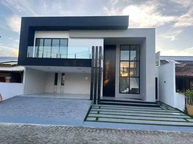 Excelente Casa Duplex em Campo Grande para aluguel tem 300 metros quadrados.