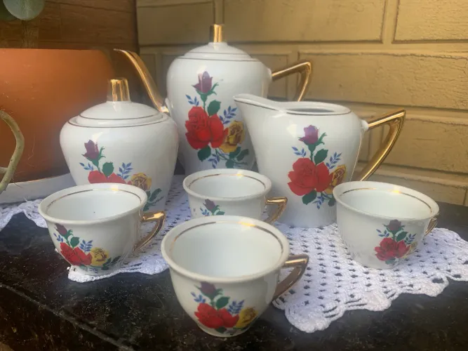 Jogo em porcelana antigo pozzani