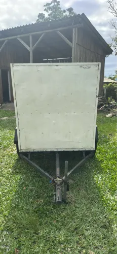 Reboque fechado