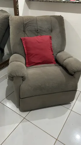 VENDE SE POLTRONA RETRÁTIL