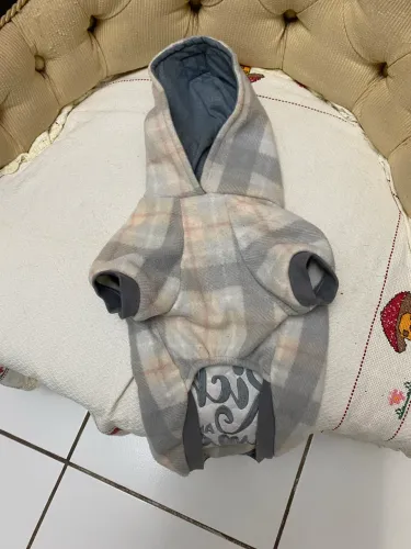 Roupinha de cachorro tamanho M