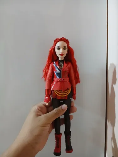 Boneca Red Descendentes Wicked Wonderland (País das Maravilhas Malvado) Mattel