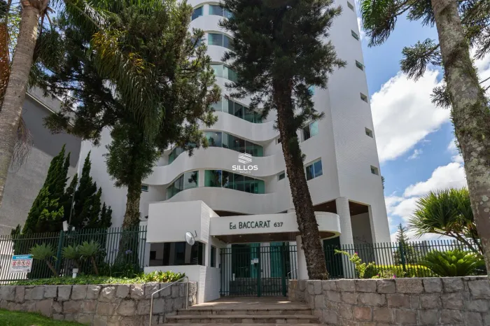 Apartamento semimobiliado com 3 suítes à venda no Cabral em Curitiba