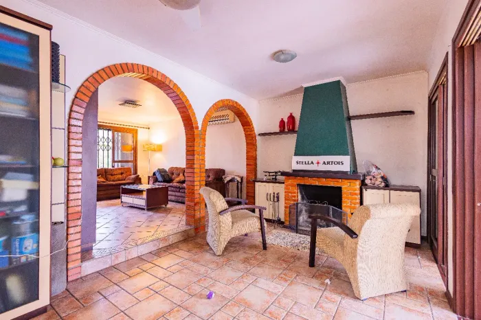 Casa para Venda- 3 quartos sendo 1 suíte, piscina, churrasqueira, lareira- Cristal