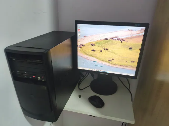 Vende se computador.