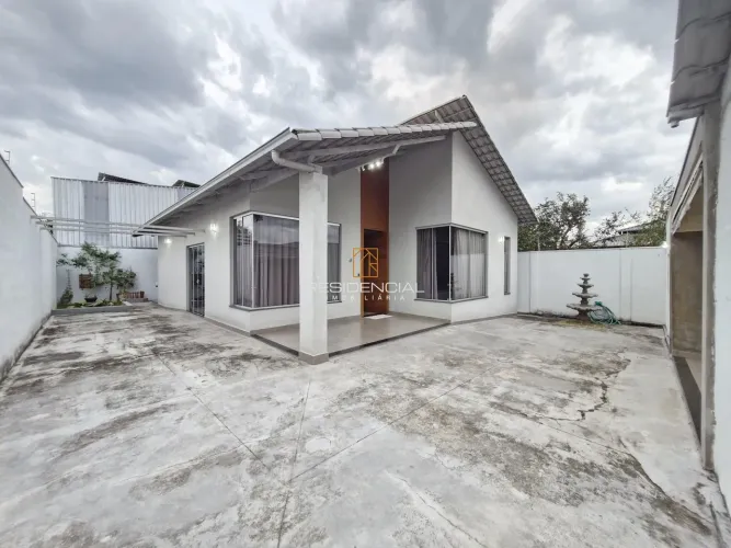 CASA LINEAR A VENDA NO B. SÃO JUDAS 03 QUARTOS, SUITE, QUINTAL, GOURMET, PISCINA