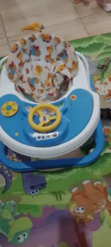 Carrinho de bebê e andador 