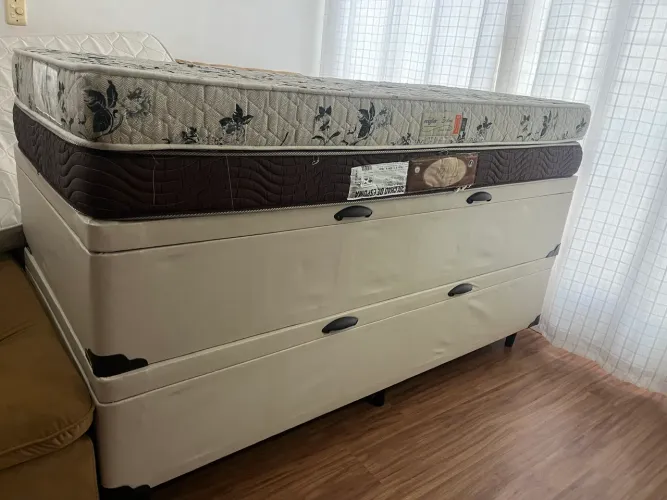 Cama solteiro, com box baú e colchão