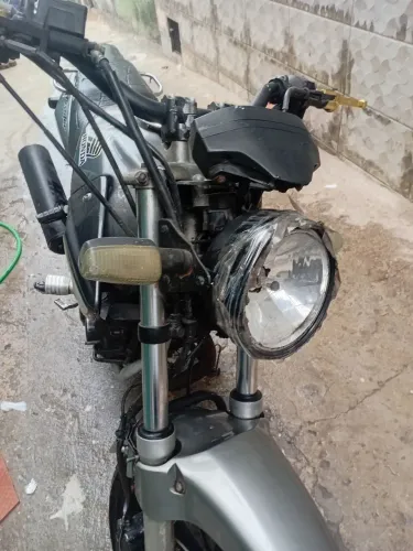 Vendo moto CBX TWISTER 2008 250CC COM 2500 DE DOCUMENTO