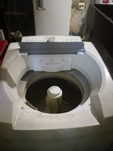 Lavadora Brastemp com marcas de uso
