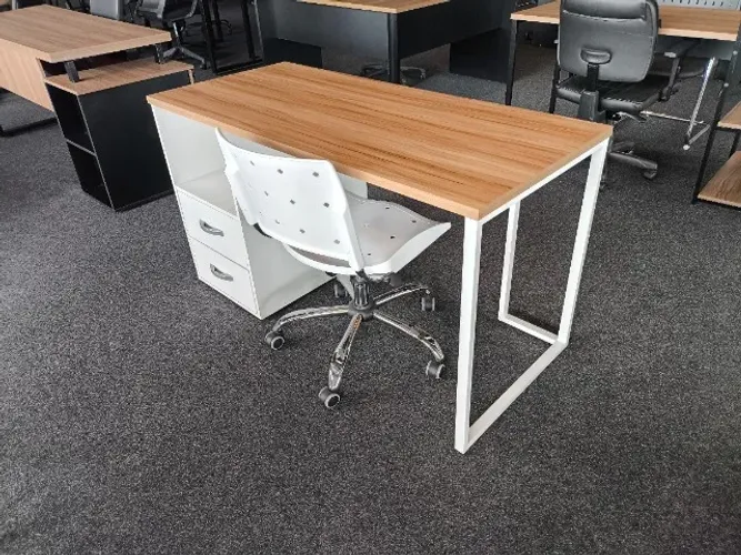 Mesa de Escritório Escrivaninha com 2 Gavetas e Nichos - 0,75x1,35x0,60cm - MEGA PROMOÇÃO!